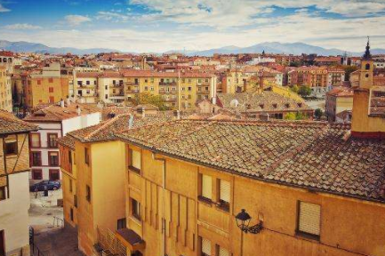 西班牙文化与*文化有什么对比?