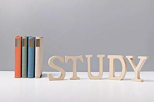 如何用西班牙语形容一个人